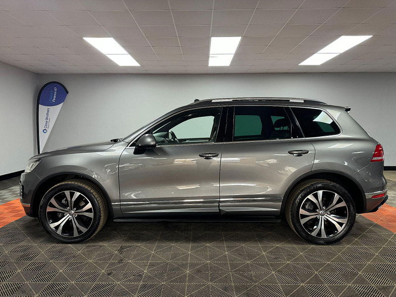 Volkswagen Touareg 3.0 TDI V6 BlueMotion Tech R-Line Tiptronic 4WD Euro 6 (s/s) 5dr 5dr Automatic 2024