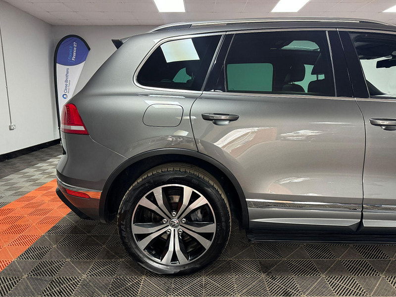 Volkswagen Touareg 3.0 TDI V6 BlueMotion Tech R-Line Tiptronic 4WD Euro 6 (s/s) 5dr 5dr Automatic 2024