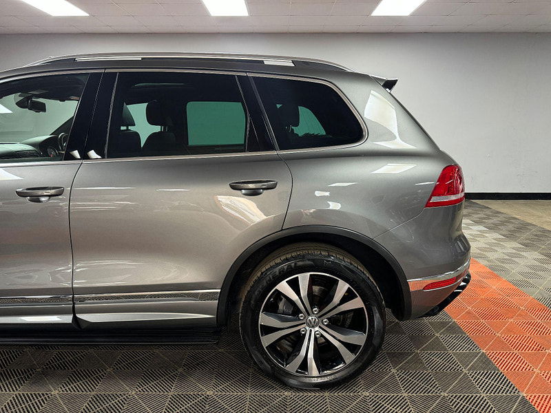 Volkswagen Touareg 3.0 TDI V6 BlueMotion Tech R-Line Tiptronic 4WD Euro 6 (s/s) 5dr 5dr Automatic 2024