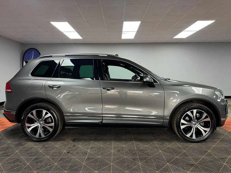 Volkswagen Touareg 3.0 TDI V6 BlueMotion Tech R-Line Tiptronic 4WD Euro 6 (s/s) 5dr 5dr Automatic 2024