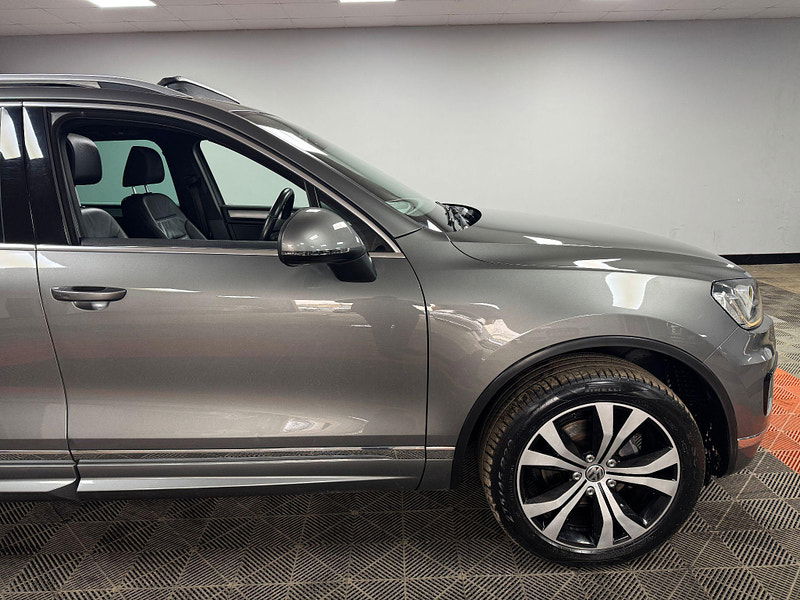 Volkswagen Touareg 3.0 TDI V6 BlueMotion Tech R-Line Tiptronic 4WD Euro 6 (s/s) 5dr 5dr Automatic 2025