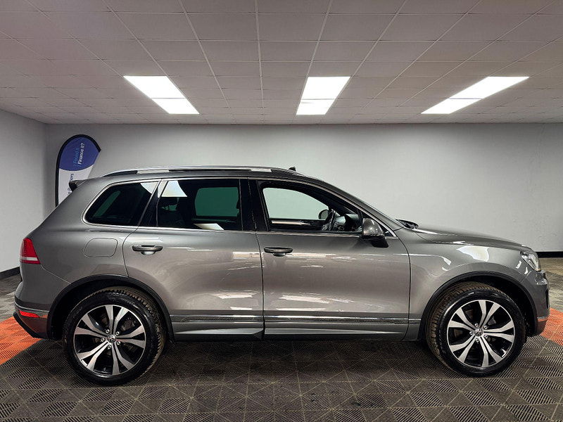 Volkswagen Touareg 3.0 TDI V6 BlueMotion Tech R-Line Tiptronic 4WD Euro 6 (s/s) 5dr 5dr Automatic 2025