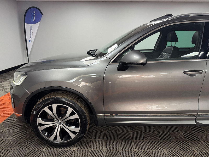 Volkswagen Touareg 3.0 TDI V6 BlueMotion Tech R-Line Tiptronic 4WD Euro 6 (s/s) 5dr 5dr Automatic 2025