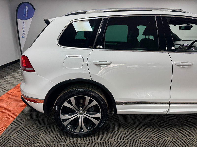 Volkswagen Touareg 3.0 TDI V6 BlueMotion Tech R-Line Tiptronic 4WD Euro 6 (s/s) 5dr 5dr Automatic 2025