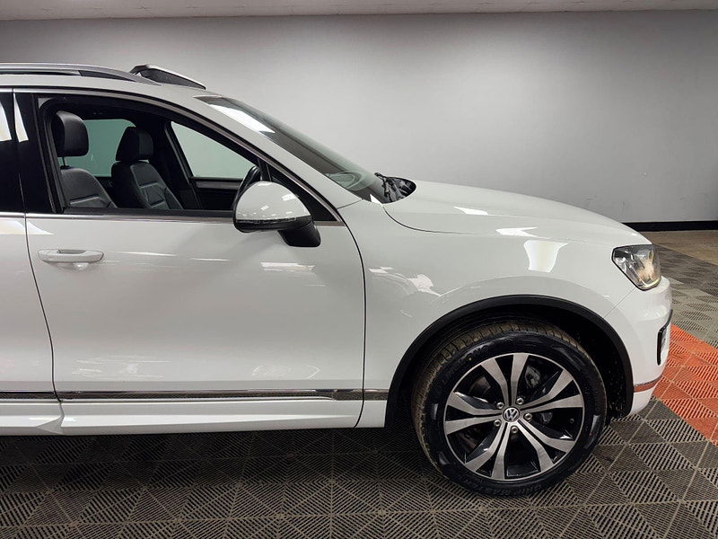 Volkswagen Touareg 3.0 TDI V6 BlueMotion Tech R-Line Tiptronic 4WD Euro 6 (s/s) 5dr 5dr Automatic 2025