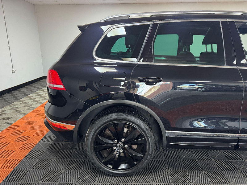 Volkswagen Touareg 3.0 TDI V6 BlueMotion Tech R-Line Tiptronic 4WD Euro 6 (s/s) 5dr 5dr Automatic 2025