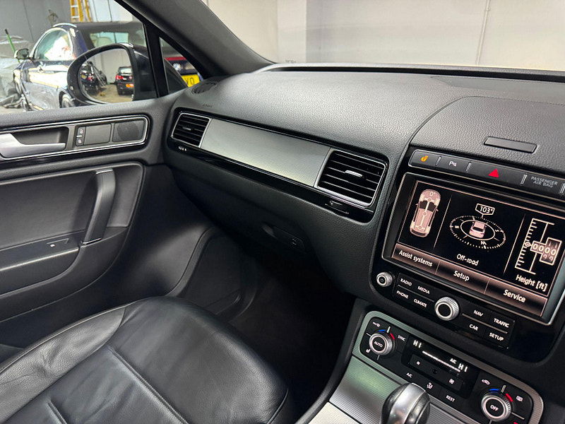 Volkswagen Touareg 3.0 TDI V6 BlueMotion Tech R-Line Tiptronic 4WD Euro 6 (s/s) 5dr 5dr Automatic 2025