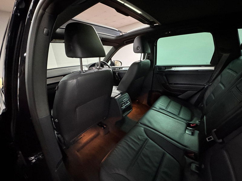 Volkswagen Touareg 3.0 TDI V6 BlueMotion Tech R-Line Tiptronic 4WD Euro 6 (s/s) 5dr 5dr Automatic 2025