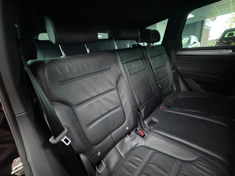 Volkswagen Touareg 3.0 TDI V6 BlueMotion Tech R-Line Tiptronic 4WD Euro 6 (s/s) 5dr 5dr Automatic 2025