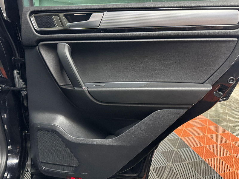 Volkswagen Touareg 3.0 TDI V6 BlueMotion Tech R-Line Tiptronic 4WD Euro 6 (s/s) 5dr 5dr Automatic 2025