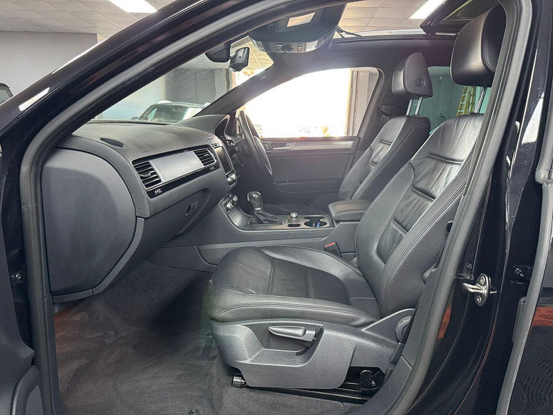 Volkswagen Touareg 3.0 TDI V6 BlueMotion Tech R-Line Tiptronic 4WD Euro 6 (s/s) 5dr 5dr Automatic 2025