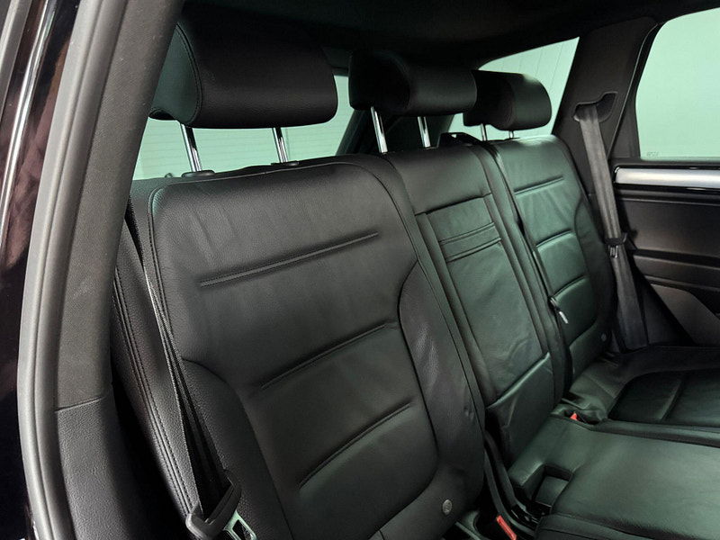 Volkswagen Touareg 3.0 TDI V6 BlueMotion Tech R-Line Tiptronic 4WD Euro 6 (s/s) 5dr 5dr Automatic 2025