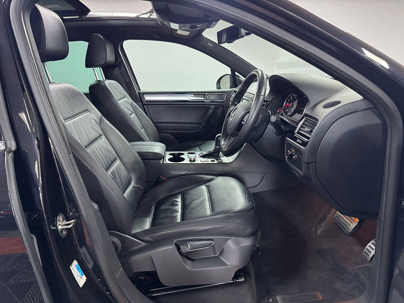 Volkswagen Touareg 3.0 TDI V6 BlueMotion Tech R-Line Tiptronic 4WD Euro 6 (s/s) 5dr 5dr Automatic 2025