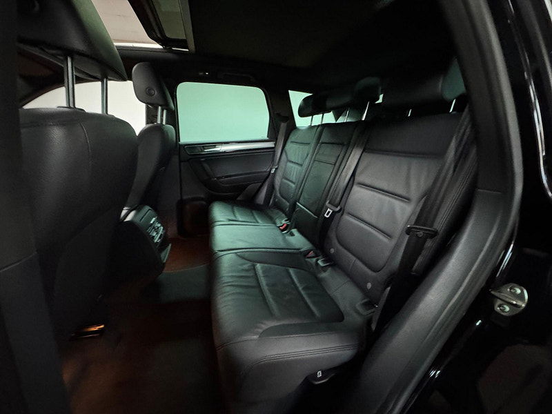 Volkswagen Touareg 3.0 TDI V6 BlueMotion Tech R-Line Tiptronic 4WD Euro 6 (s/s) 5dr 5dr Automatic 2025