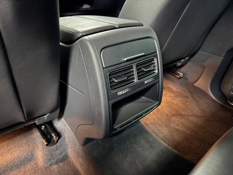 Volkswagen Touareg 3.0 TDI V6 BlueMotion Tech R-Line Tiptronic 4WD Euro 6 (s/s) 5dr 5dr Automatic 2025