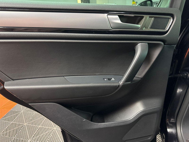 Volkswagen Touareg 3.0 TDI V6 BlueMotion Tech R-Line Tiptronic 4WD Euro 6 (s/s) 5dr 5dr Automatic 2025