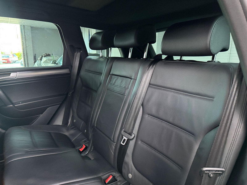 Volkswagen Touareg 3.0 TDI V6 BlueMotion Tech R-Line Tiptronic 4WD Euro 6 (s/s) 5dr 5dr Automatic 2025