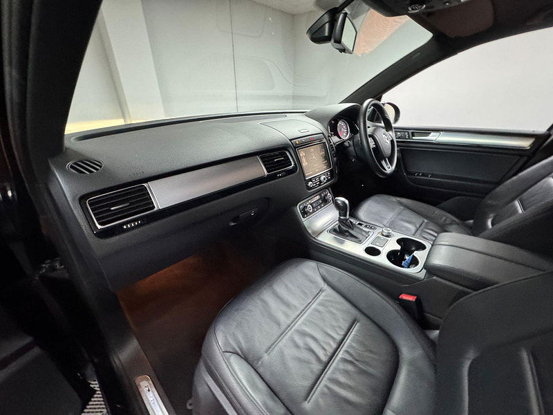 Volkswagen Touareg 3.0 TDI V6 BlueMotion Tech R-Line Tiptronic 4WD Euro 6 (s/s) 5dr 5dr Automatic 2025