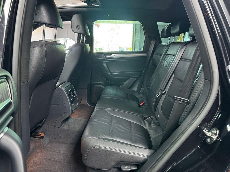 Volkswagen Touareg 3.0 TDI V6 BlueMotion Tech R-Line Tiptronic 4WD Euro 6 (s/s) 5dr 5dr Automatic 2025