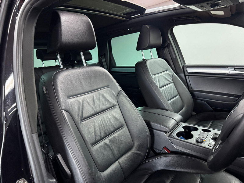 Volkswagen Touareg 3.0 TDI V6 BlueMotion Tech R-Line Tiptronic 4WD Euro 6 (s/s) 5dr 5dr Automatic 2025