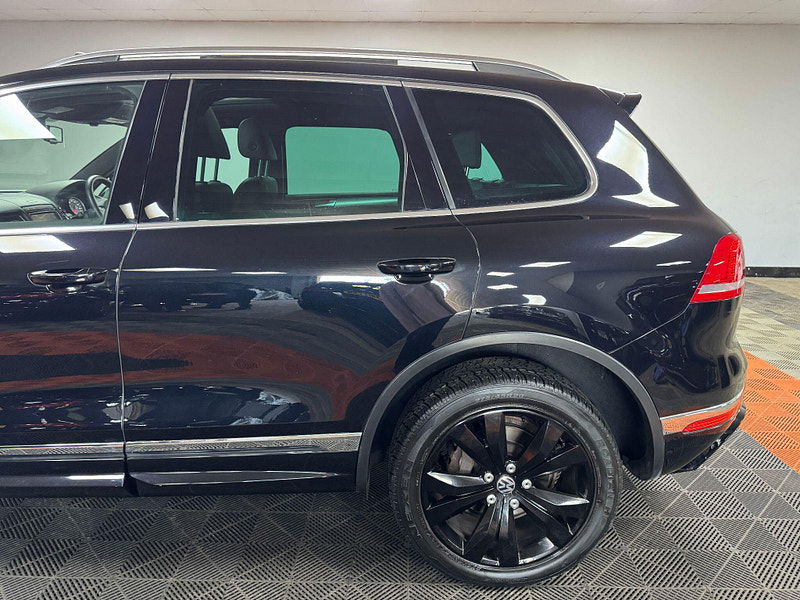 Volkswagen Touareg 3.0 TDI V6 BlueMotion Tech R-Line Tiptronic 4WD Euro 6 (s/s) 5dr 5dr Automatic 2025