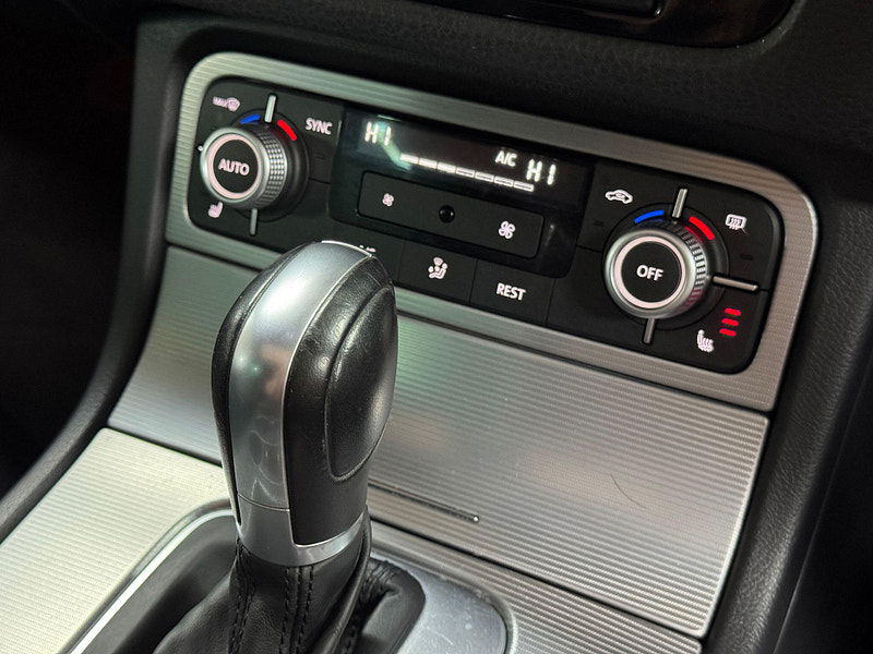 Volkswagen Touareg 3.0 TDI V6 BlueMotion Tech R-Line Tiptronic 4WD Euro 6 (s/s) 5dr 5dr Automatic 2025