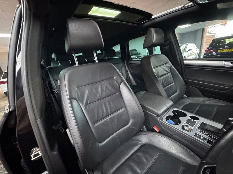 Volkswagen Touareg 3.0 TDI V6 BlueMotion Tech R-Line Tiptronic 4WD Euro 6 (s/s) 5dr 5dr Automatic 2025