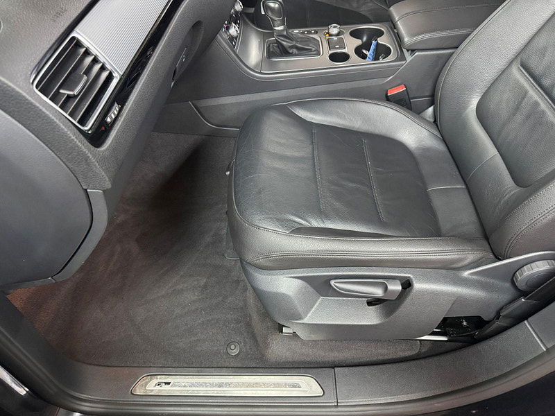 Volkswagen Touareg 3.0 TDI V6 BlueMotion Tech R-Line Tiptronic 4WD Euro 6 (s/s) 5dr 5dr Automatic 2025