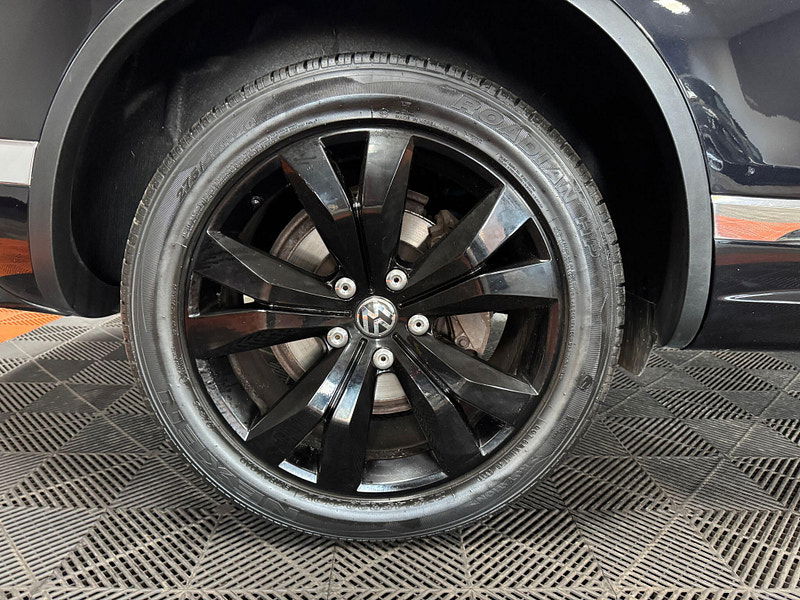 Volkswagen Touareg 3.0 TDI V6 BlueMotion Tech R-Line Tiptronic 4WD Euro 6 (s/s) 5dr 5dr Automatic 2025