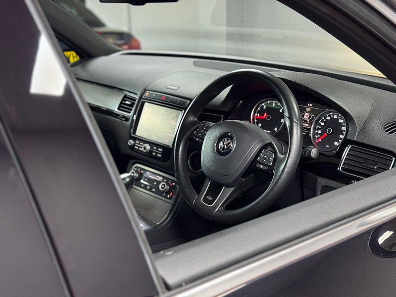 Volkswagen Touareg 3.0 TDI V6 BlueMotion Tech R-Line Tiptronic 4WD Euro 6 (s/s) 5dr 5dr Automatic 2025