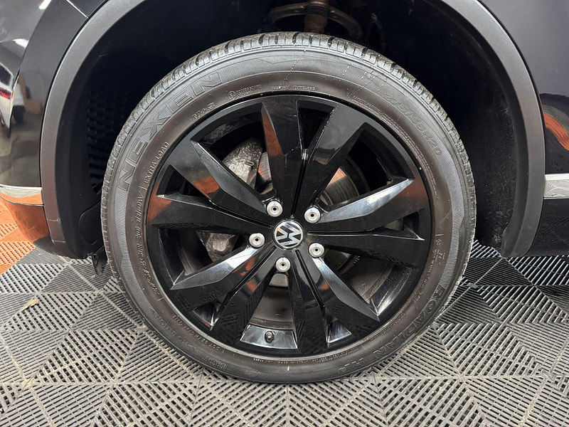 Volkswagen Touareg 3.0 TDI V6 BlueMotion Tech R-Line Tiptronic 4WD Euro 6 (s/s) 5dr 5dr Automatic 2025