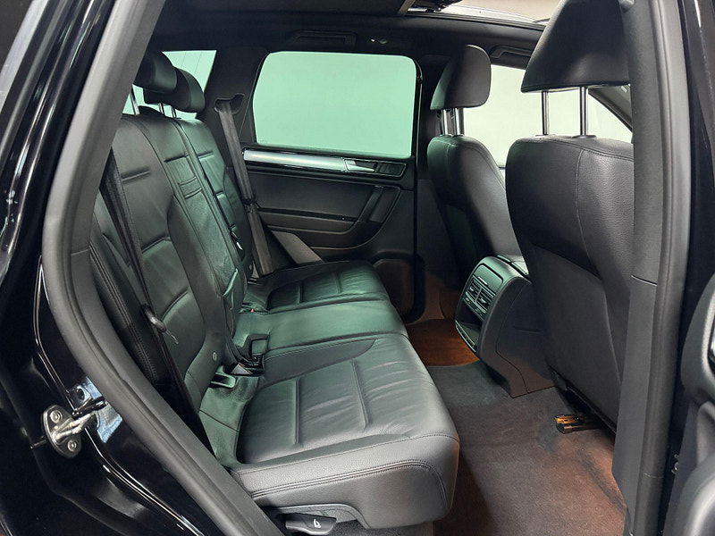 Volkswagen Touareg 3.0 TDI V6 BlueMotion Tech R-Line Tiptronic 4WD Euro 6 (s/s) 5dr 5dr Automatic 2025