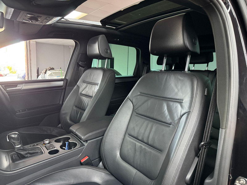 Volkswagen Touareg 3.0 TDI V6 BlueMotion Tech R-Line Tiptronic 4WD Euro 6 (s/s) 5dr 5dr Automatic 2025