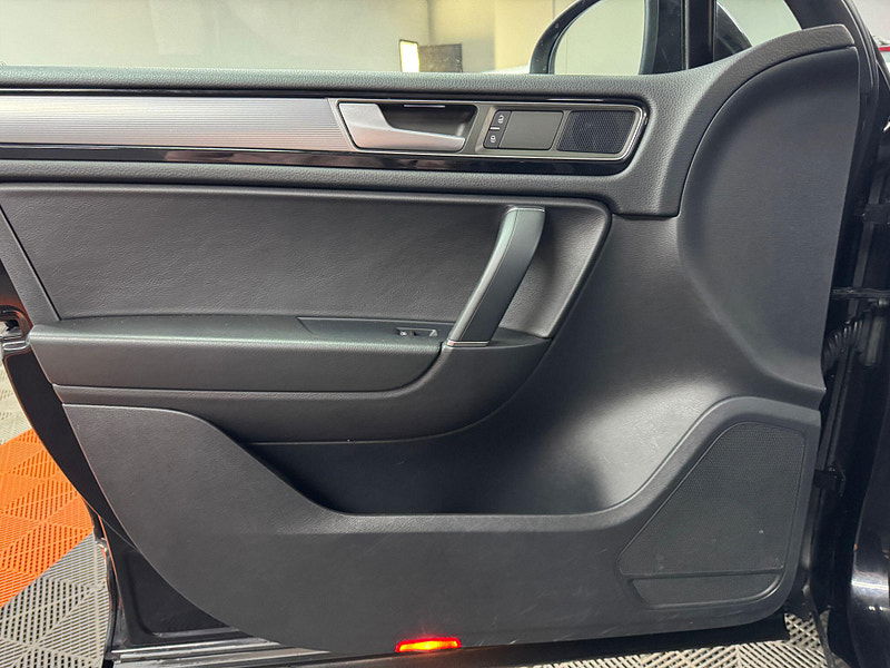 Volkswagen Touareg 3.0 TDI V6 BlueMotion Tech R-Line Tiptronic 4WD Euro 6 (s/s) 5dr 5dr Automatic 2025