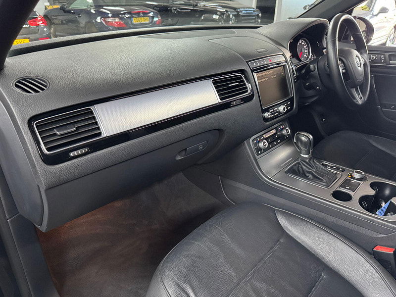 Volkswagen Touareg 3.0 TDI V6 BlueMotion Tech R-Line Tiptronic 4WD Euro 6 (s/s) 5dr 5dr Automatic 2025