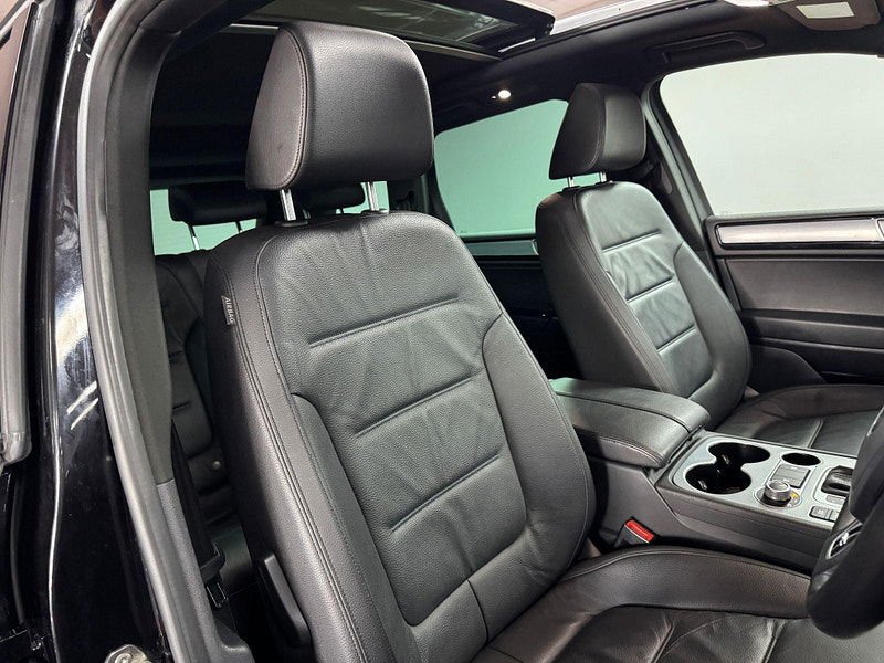 Volkswagen Touareg 3.0 TDI V6 BlueMotion Tech R-Line Tiptronic 4WD Euro 6 (s/s) 5dr 5dr Automatic 2025