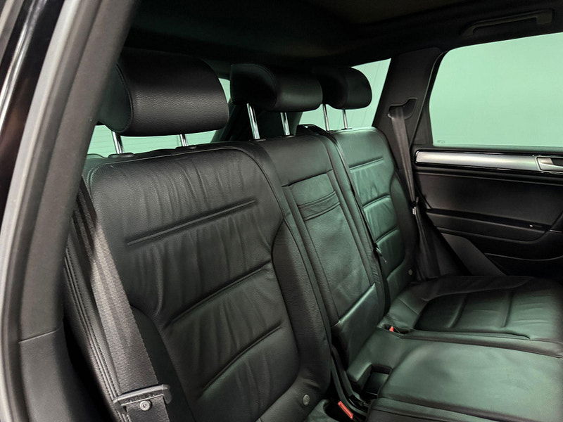 Volkswagen Touareg 3.0 TDI V6 BlueMotion Tech R-Line Tiptronic 4WD Euro 6 (s/s) 5dr 5dr Automatic 2025