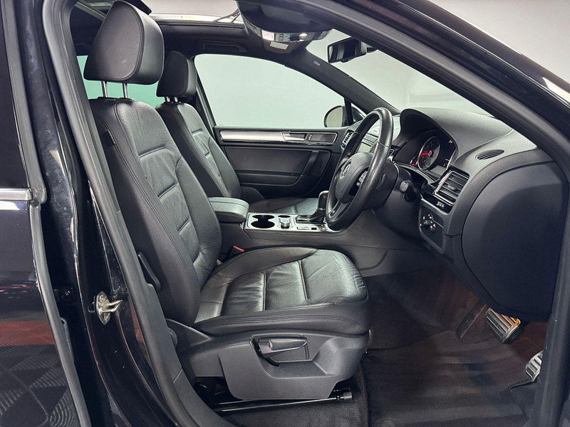 Volkswagen Touareg 3.0 TDI V6 BlueMotion Tech R-Line Tiptronic 4WD Euro 6 (s/s) 5dr 5dr Automatic 2025