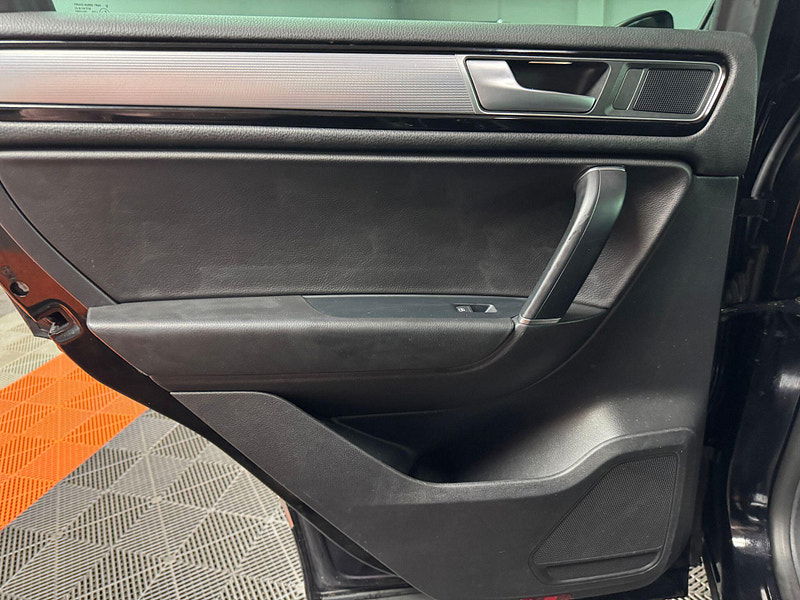 Volkswagen Touareg 3.0 TDI V6 BlueMotion Tech R-Line Tiptronic 4WD Euro 6 (s/s) 5dr 5dr Automatic 2025