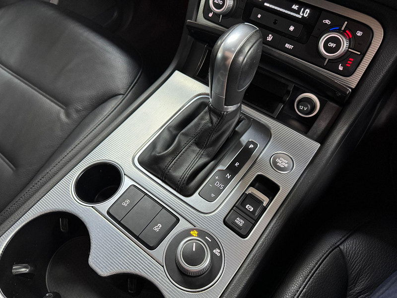 Volkswagen Touareg 3.0 TDI V6 BlueMotion Tech R-Line Tiptronic 4WD Euro 6 (s/s) 5dr 5dr Automatic 2025