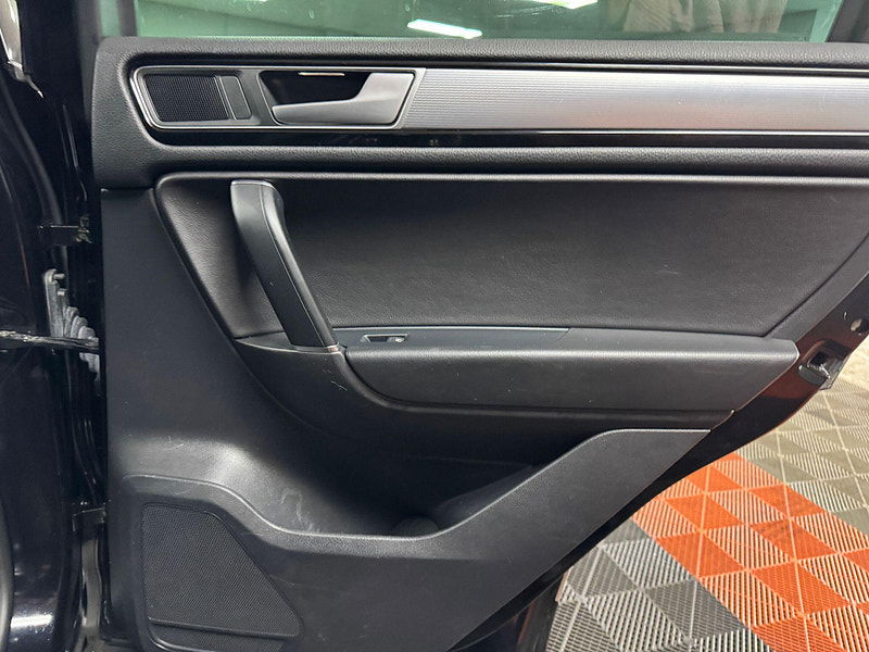 Volkswagen Touareg 3.0 TDI V6 BlueMotion Tech R-Line Tiptronic 4WD Euro 6 (s/s) 5dr 5dr Automatic 2025