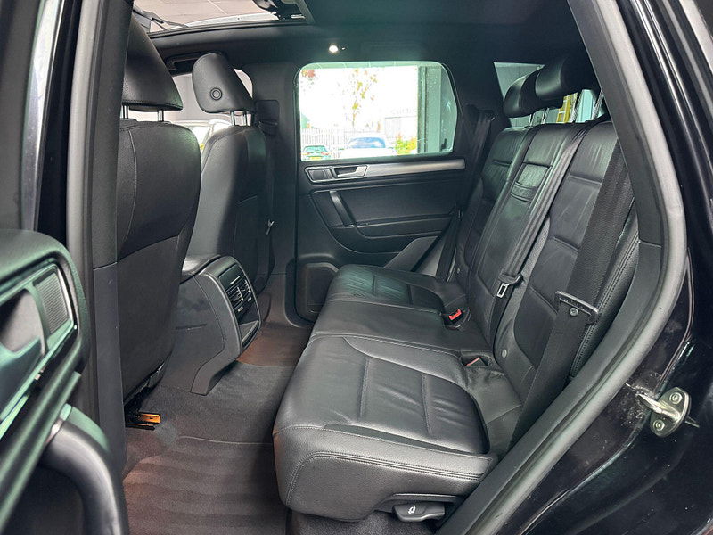 Volkswagen Touareg 3.0 TDI V6 BlueMotion Tech R-Line Tiptronic 4WD Euro 6 (s/s) 5dr 5dr Automatic 2025