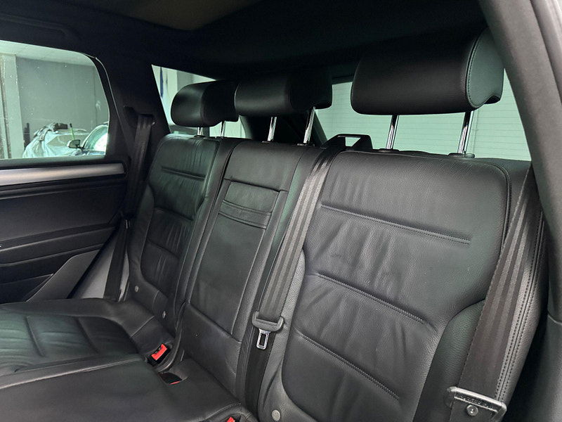 Volkswagen Touareg 3.0 TDI V6 BlueMotion Tech R-Line Tiptronic 4WD Euro 6 (s/s) 5dr 5dr Automatic 2025