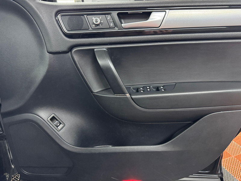 Volkswagen Touareg 3.0 TDI V6 BlueMotion Tech R-Line Tiptronic 4WD Euro 6 (s/s) 5dr 5dr Automatic 2025