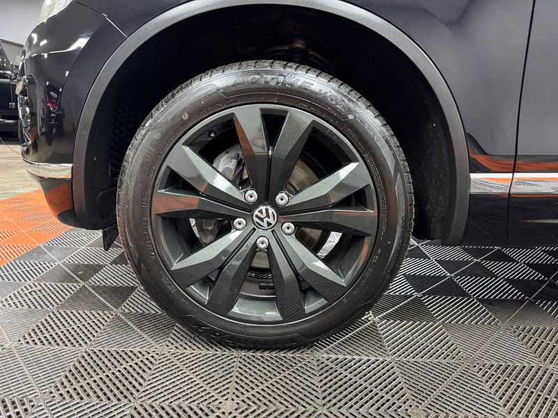 Volkswagen Touareg 3.0 TDI V6 BlueMotion Tech R-Line Tiptronic 4WD Euro 6 (s/s) 5dr 5dr Automatic 2025