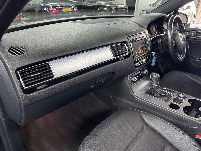 Volkswagen Touareg 3.0 TDI V6 BlueMotion Tech R-Line Tiptronic 4WD Euro 6 (s/s) 5dr 5dr Automatic 2025