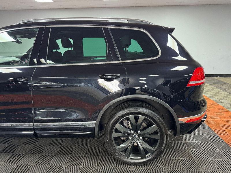 Volkswagen Touareg 3.0 TDI V6 BlueMotion Tech R-Line Tiptronic 4WD Euro 6 (s/s) 5dr 5dr Automatic 2025