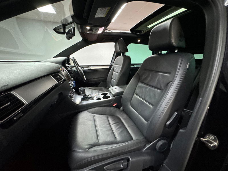 Volkswagen Touareg 3.0 TDI V6 BlueMotion Tech R-Line Tiptronic 4WD Euro 6 (s/s) 5dr 5dr Automatic 2025