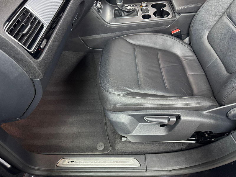 Volkswagen Touareg 3.0 TDI V6 BlueMotion Tech R-Line Tiptronic 4WD Euro 6 (s/s) 5dr 5dr Automatic 2025