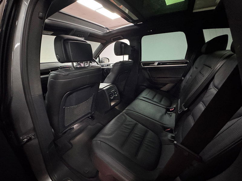 Volkswagen Touareg 3.0 TDI V6 BlueMotion Tech R-Line Tiptronic 4WD Euro 6 (s/s) 5dr 5dr Automatic 2025